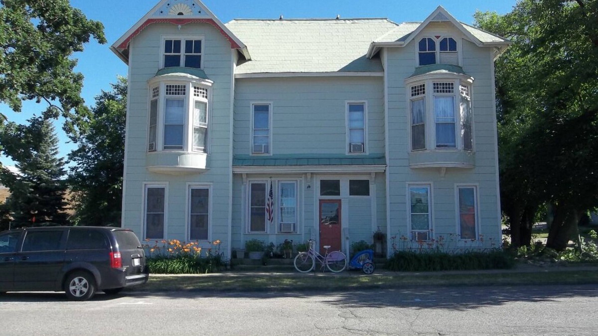 Hillsdale Apartment | Heart of Hillsdale 1 Bdrm, Work,Cook, Relax Wifi Downtown Apartment Queen Bed