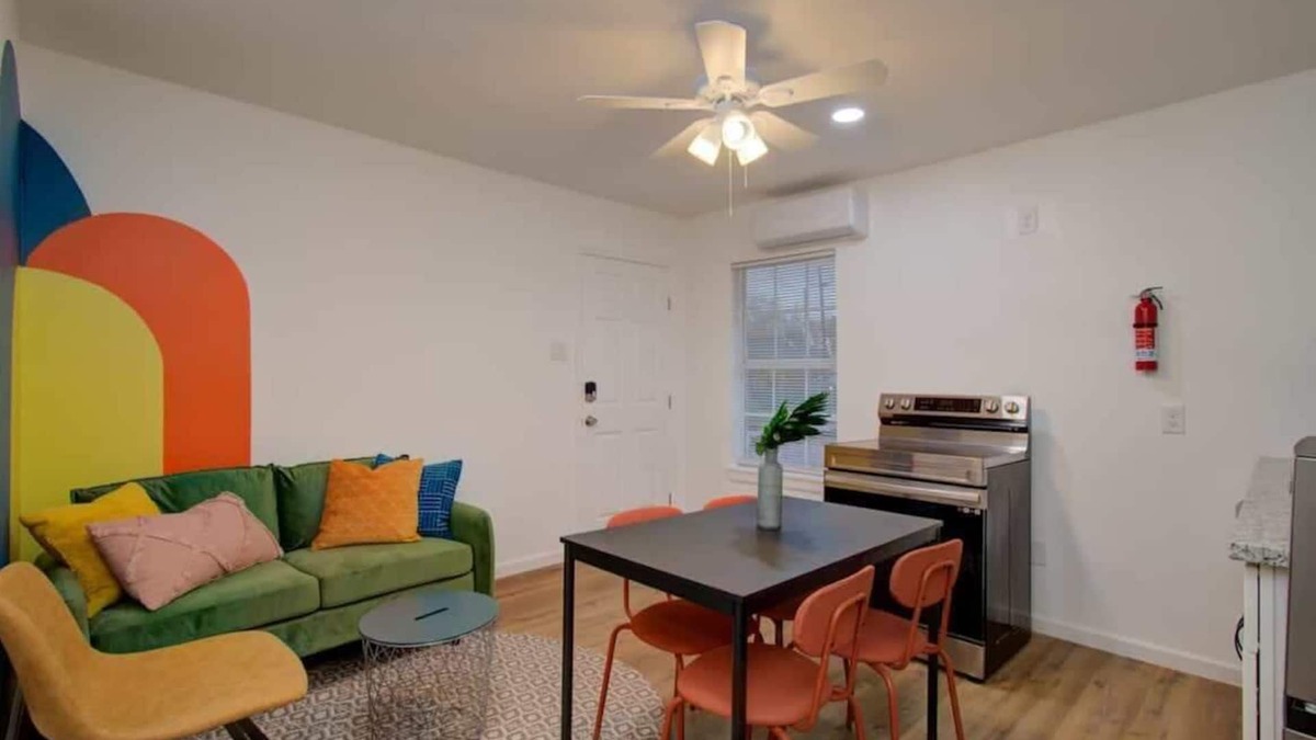 Greater East End Apartment | Heart of Houston - 2-BD/1-BA with Grill