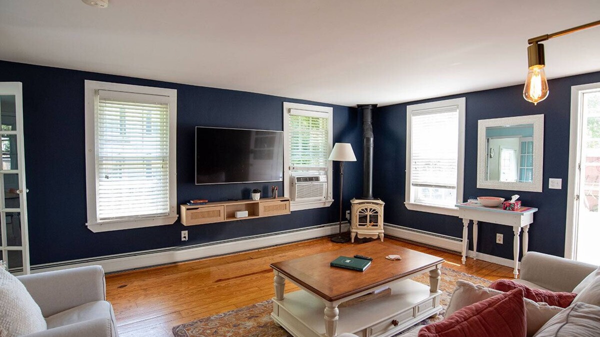 Lenox House | Heart of Lenox Walk to Town Cozy Cottage!