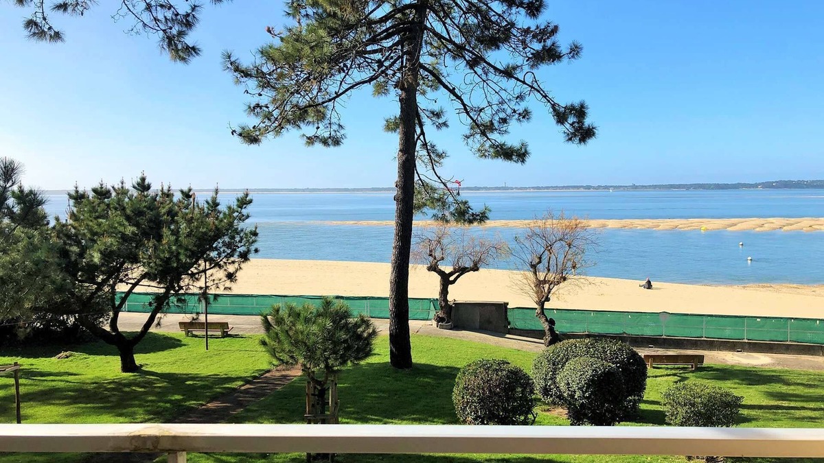 Le Moulleau Apartment | Heart of Moulleau Basin View with parking