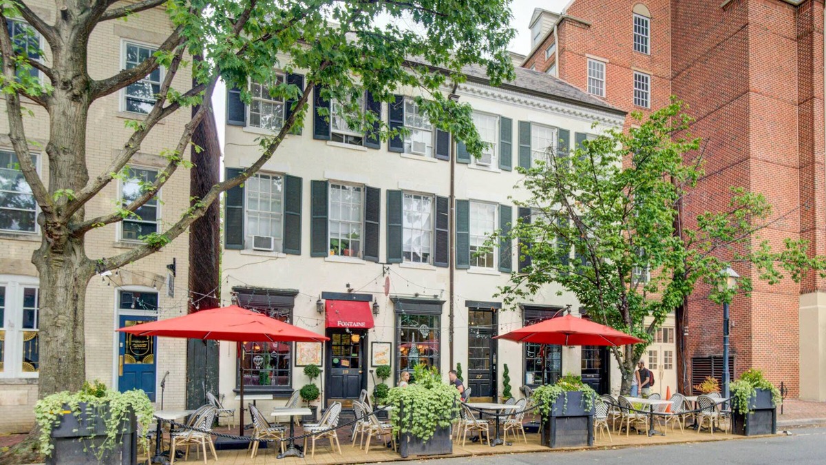 Old Town Alexandria Condo | HEART of OLD TOWN! Historic 2 BR | Walk to KING ST