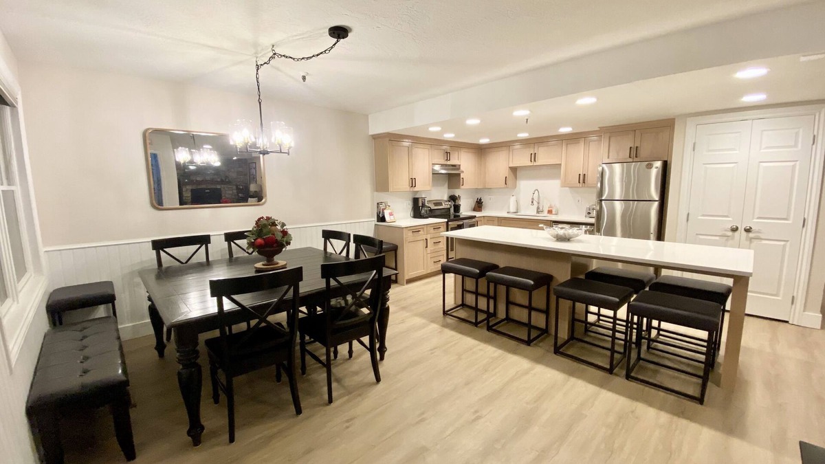 Downtown Park City Condo | Heart Of Old Town Renovated 3-Bdrm Walk To Everything Main St Town Lift HOT TUB!