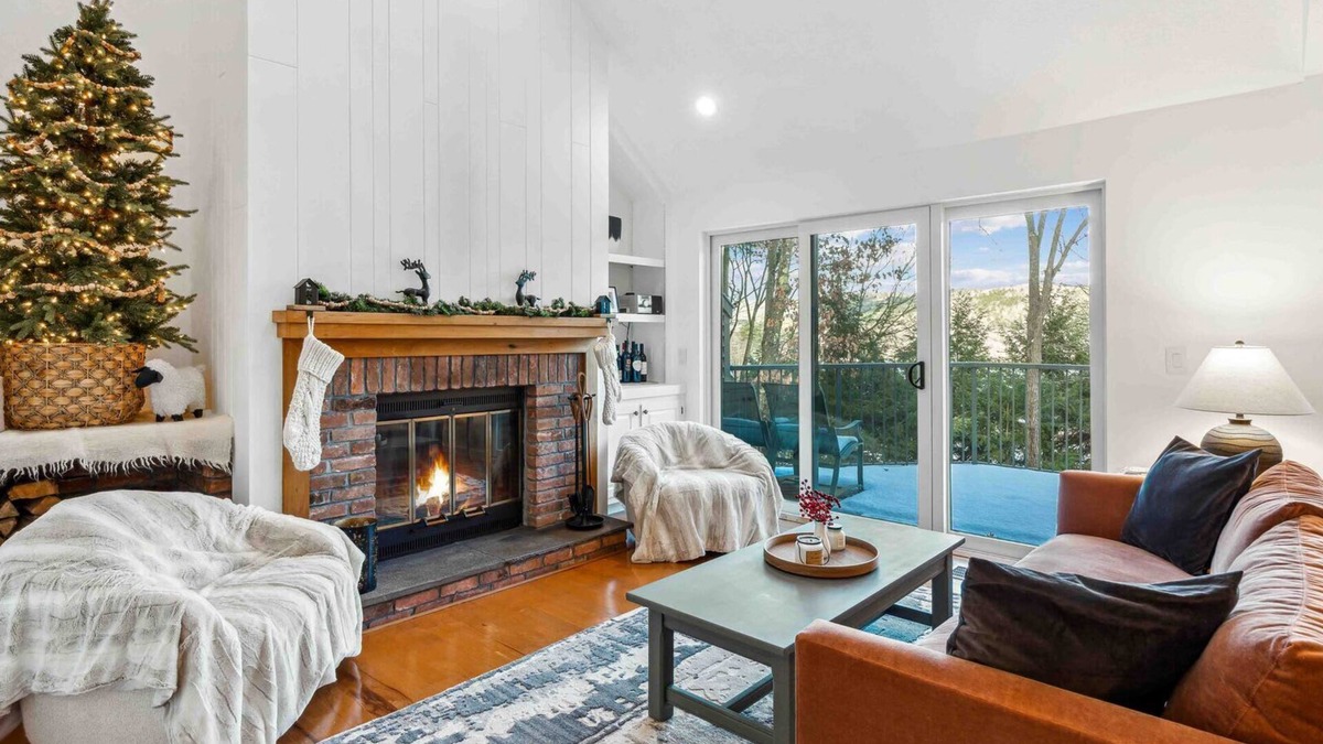 Quechee Condo | Heart of Quechee, Community Pool - Deere Run 2D