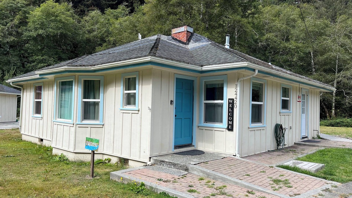 Orick House | Heart of the Redwoods EQUONI Cottage w/Sauna