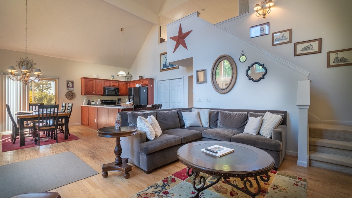 Dahlonega Ski Chalet | Heart of Wine Country - Close to Tasting Rooms and Vineyards