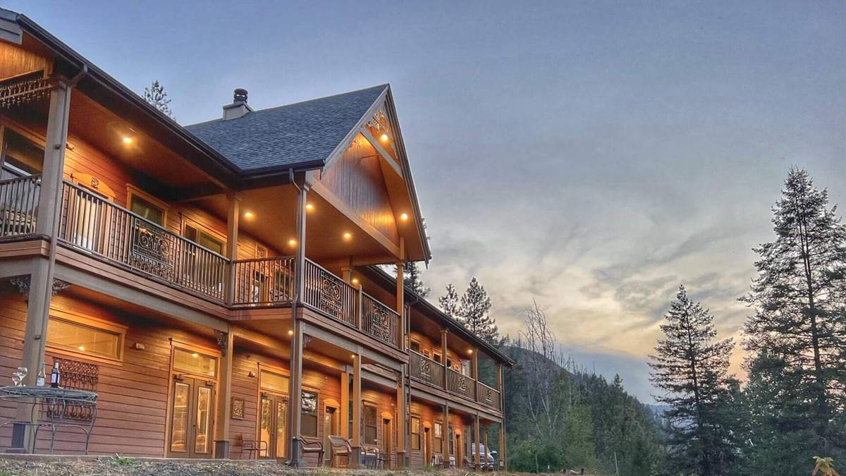 Kamiah Cabin | Hearthstone Elegant Lodge by the River