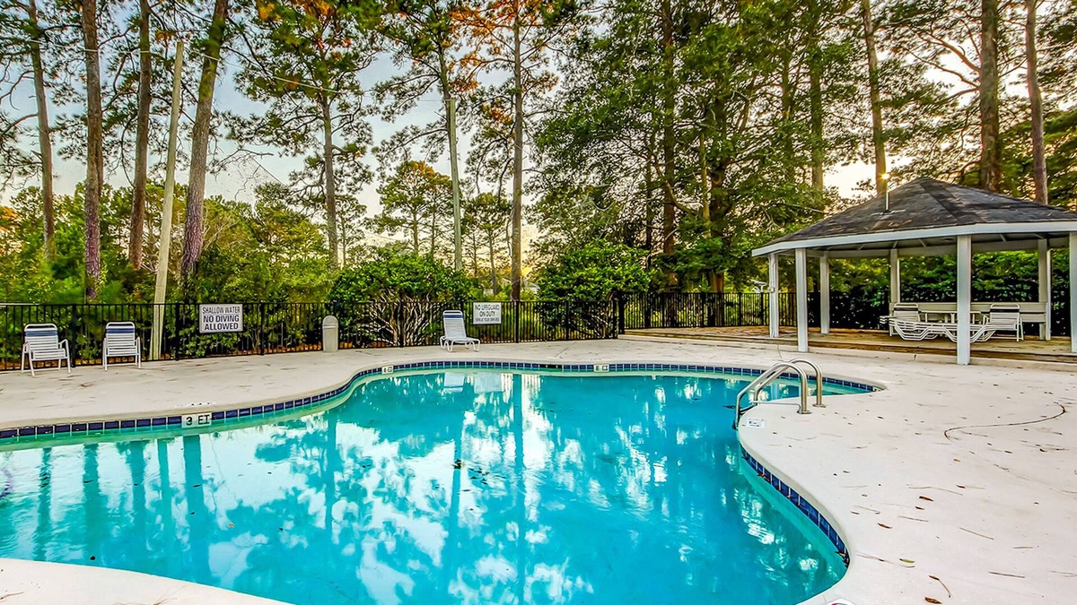 Surfside Beach Condo | Heartwarming condo w/pool, balcony, TV, & W/D-snowbird-friendly
