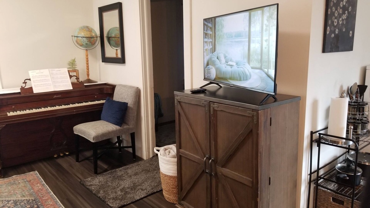 Oakridge House | Heat sauna in house with AC, WiFi, overlooking the Willamette River
