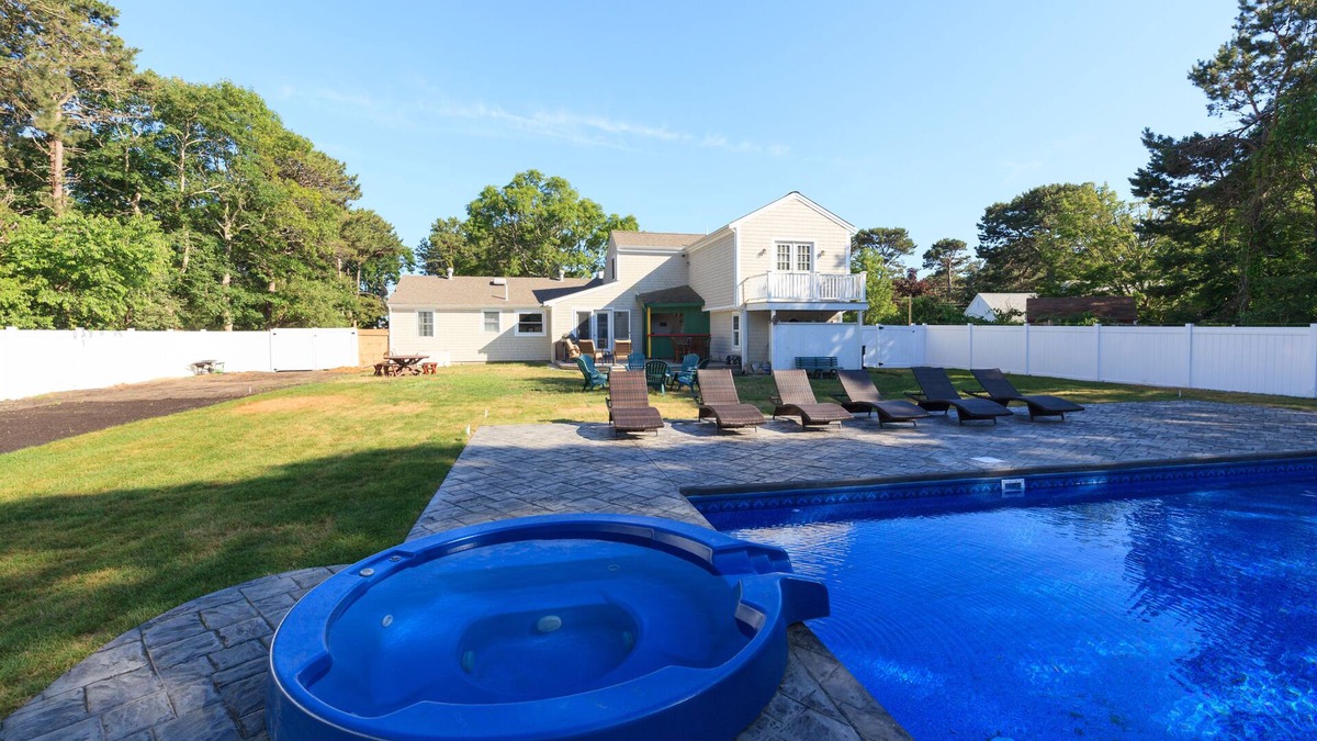 West Yarmouth House | Heated Inground Pool & Spa Fun Family Reunion Holiday