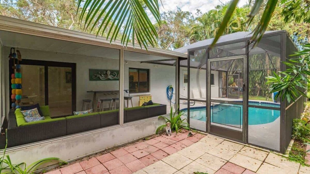 Osprey House | Heated Pool | 3 Beds | Near Beaches and parks