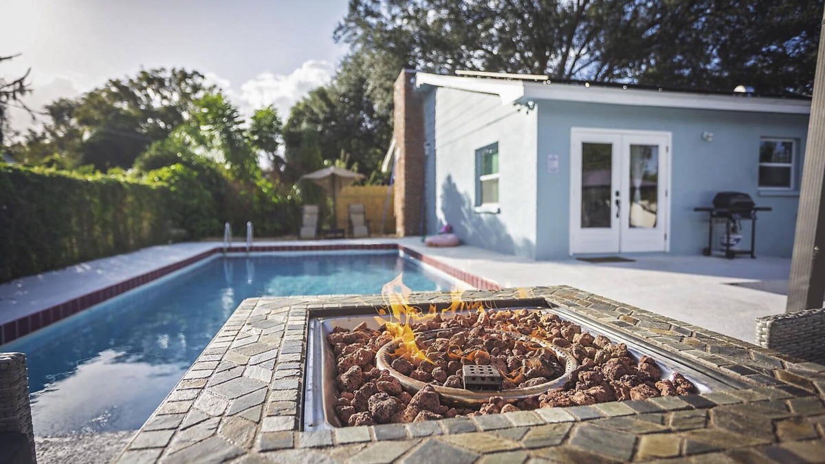 Seffner Community Alliance House | HEATED POOL 8 FEET DEEP AND FIRE PIT BLISSFUL 4 BR HOME CLOSE TO EVERYTHING