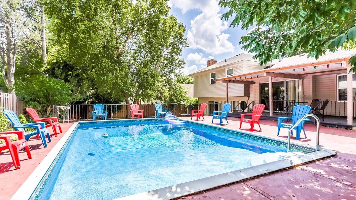 Lenexa House | Heated pool All season Private Spacious house King bed