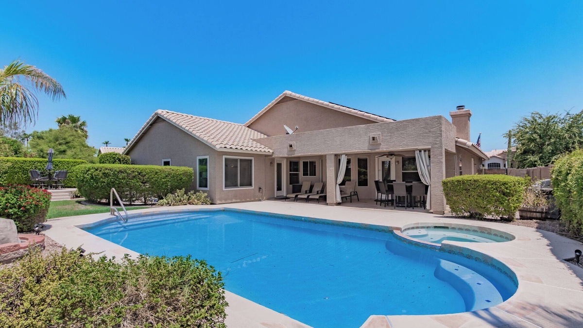 Arrowhead Ranch House | Heated Pool and Spa Spacious 4-bedroom home in Glendale, AZ