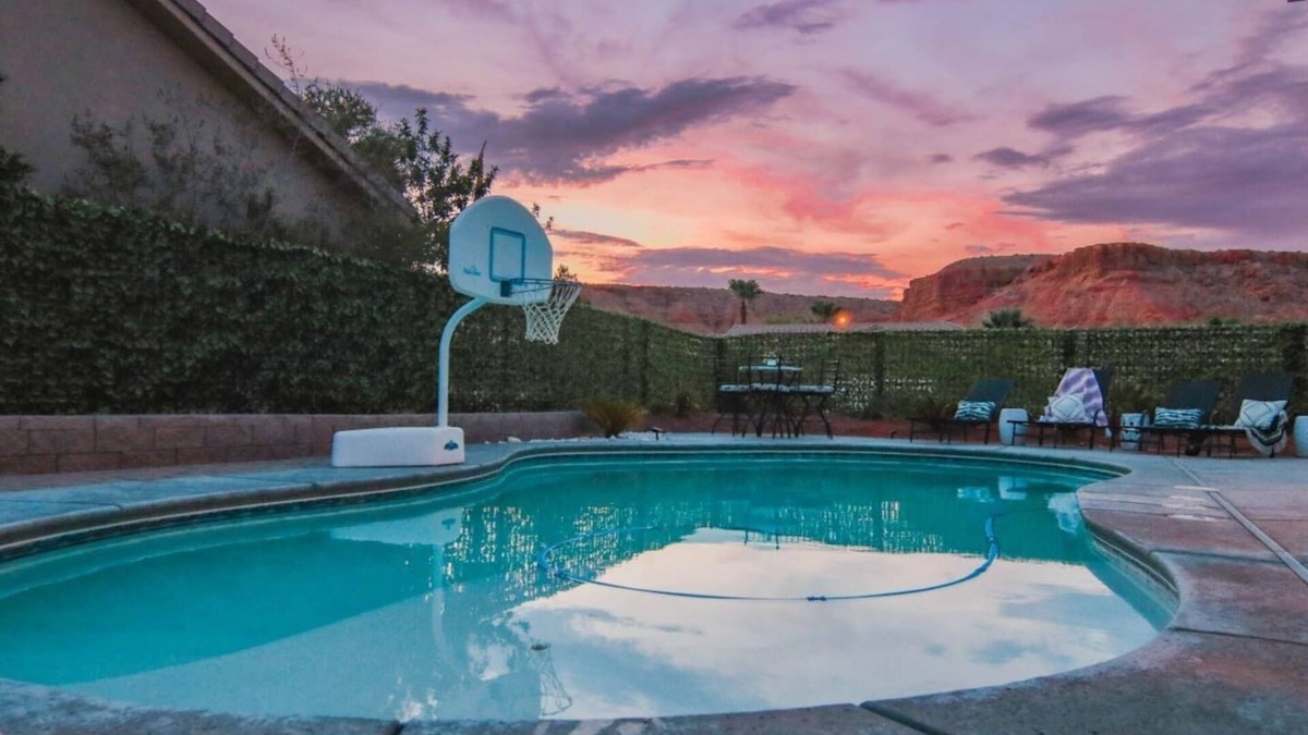 Mesquite House | Heated Pool at Turtle Cove Sleeps 12