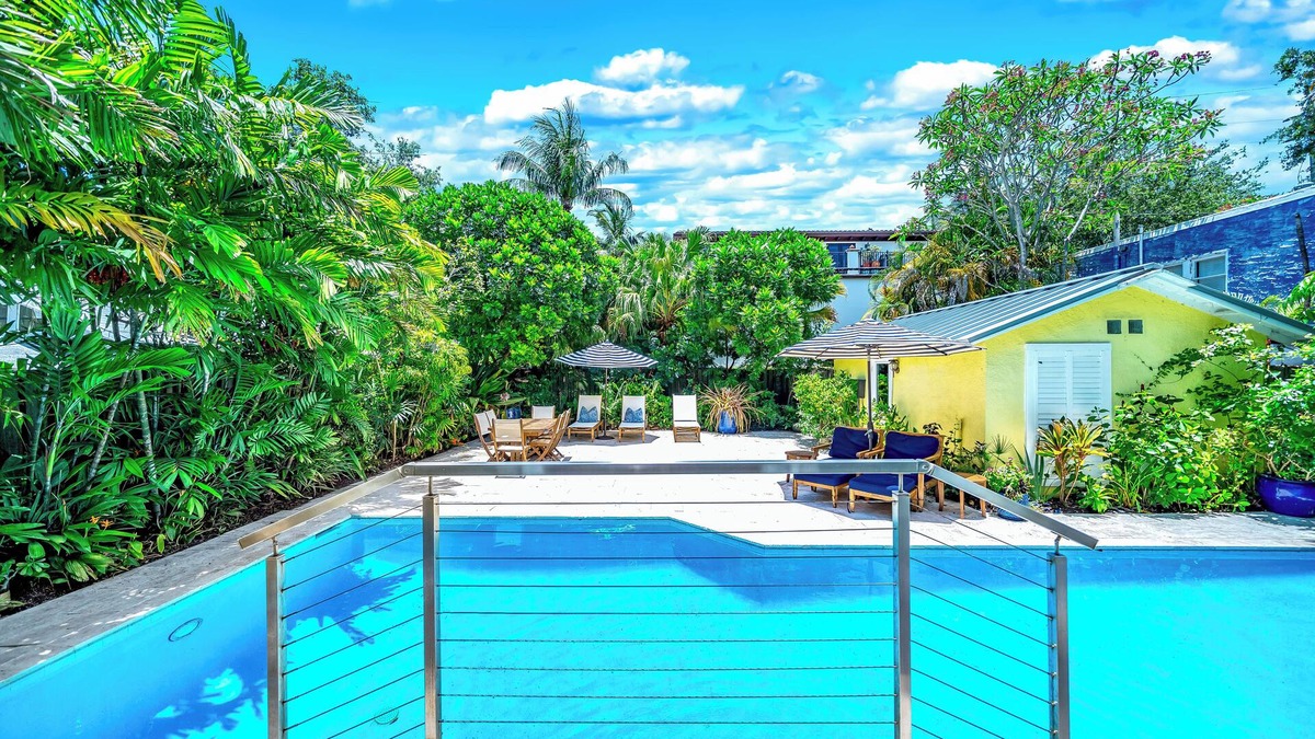 Colee Hammock House | Heated Pool+BBQ! Tropical Serenity+Close To Beach!