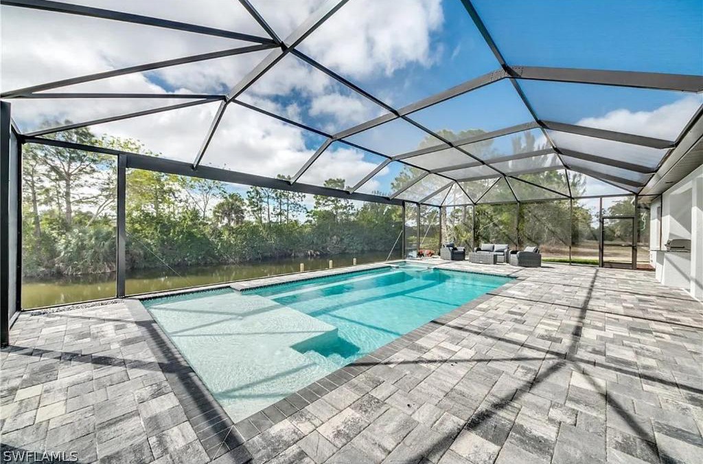 Trafalgar House | Heated Pool, Canal Views, Sleeps 8 - Villa Sip N' Sea