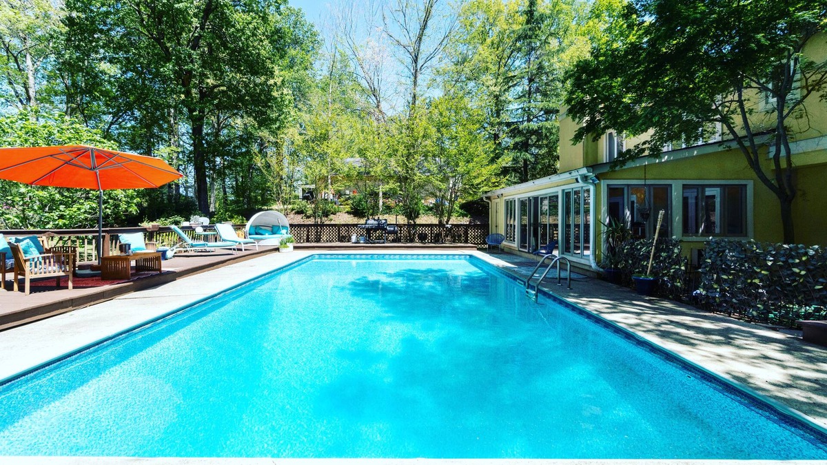 Marietta House | Heated Pool - East Cobb -Braves Stadium - Large Family House -Chez Melet