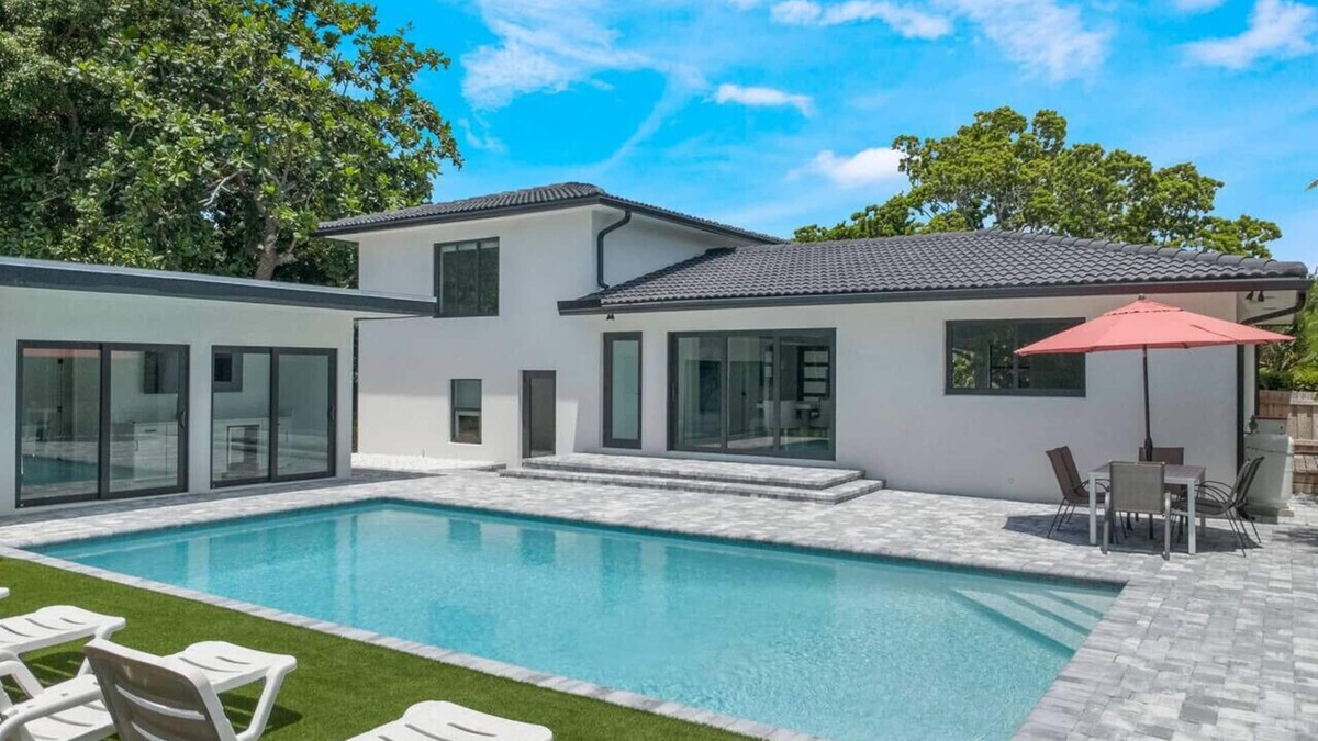Delray Beach Apartment | Heated Pool, Hot Tub, Pickleball & Putting Green