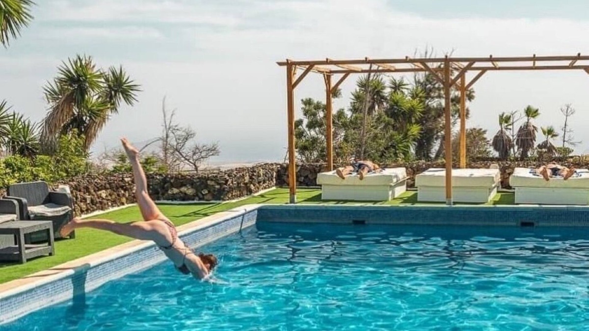 Granadilla de Abona Villa | Heated Pool HotTub Bar/Games Room Gym New Outdoor Kitchen 6 Bed 6 Ensuites WiFi