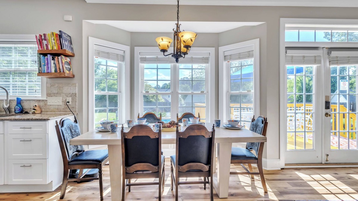 Winston - Salem House | Heated Pool King Bed Jacuzzi Bath Arcade