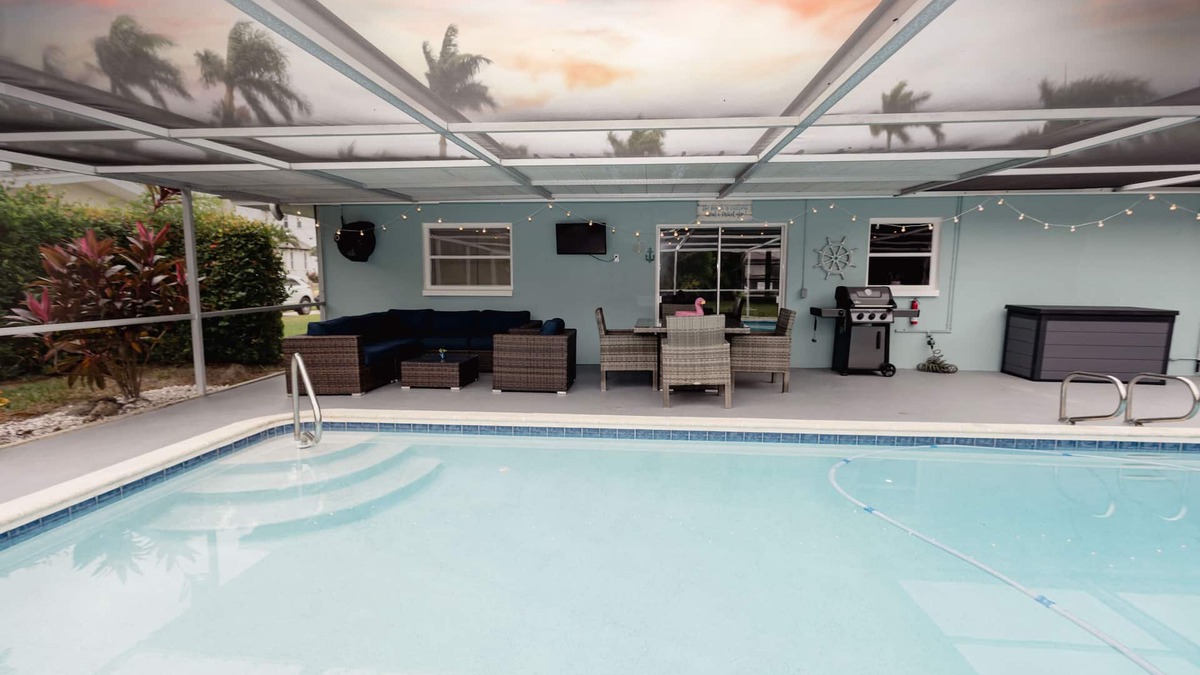 Yacht Club House | Heated Pool, Lanai, Bikes & Beach Gear, Near Beach, Dog Friendly, Fully Stocked