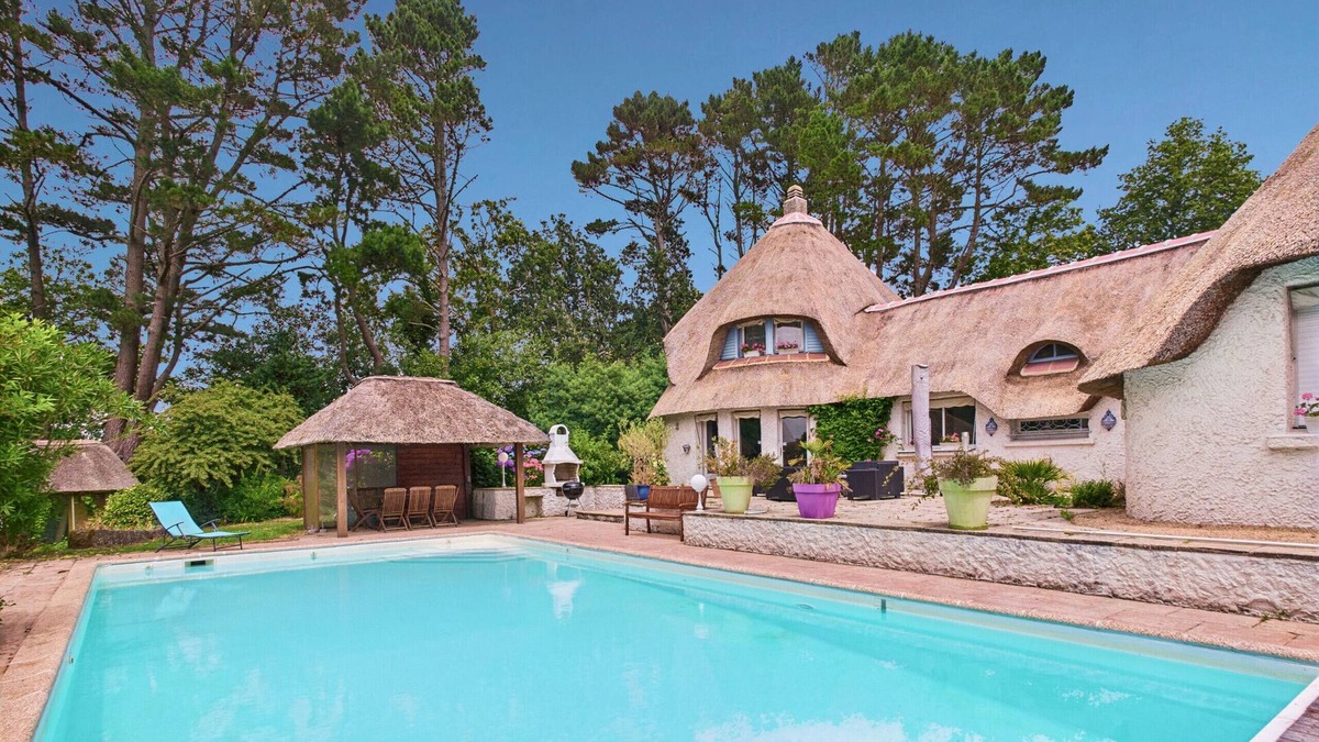 Pleuven House | Heated pool, large garden, house for 8