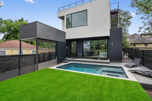 Barton Heights House | Heated Pool Luxury Zilker home Sleeps 8 great view