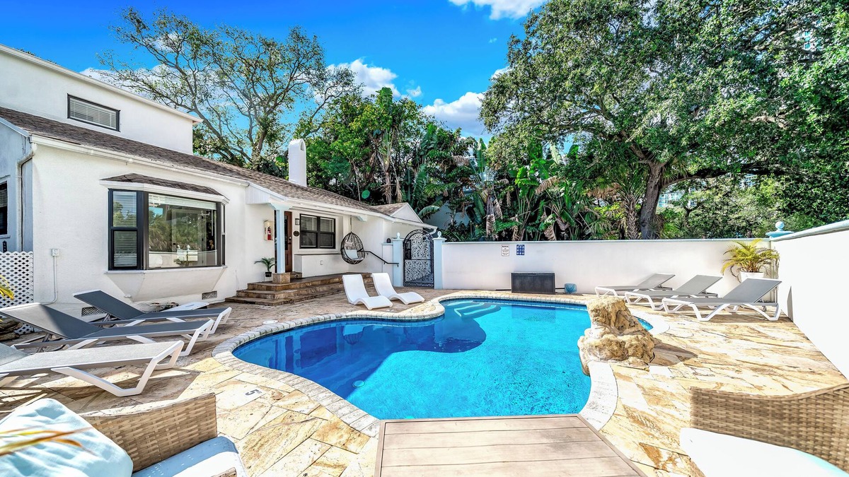 Downtown Fort Lauderdale House | Heated Pool! Massive Gem+Close To Beach & Shops!