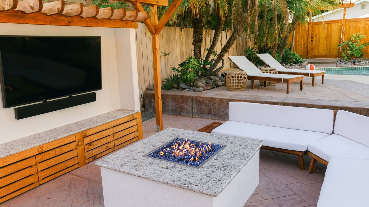 North Pacific Beach House | Heated Pool+Spa+Outdoor TV - Family and Large Group Paradise - Sleeps up to 10