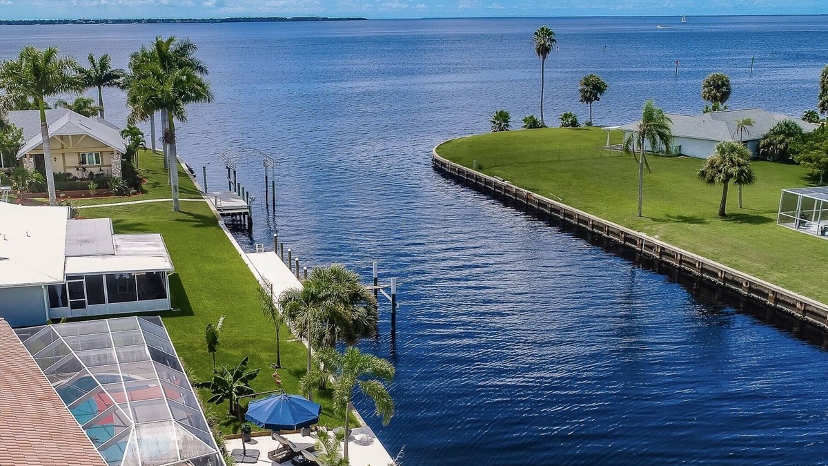 Edgewater House | HEATED POOL WATERFRONT GULF ACCESS 4BR 3.5BA LUXURY FLORIDA HOME NEAR BEACH 🐬n