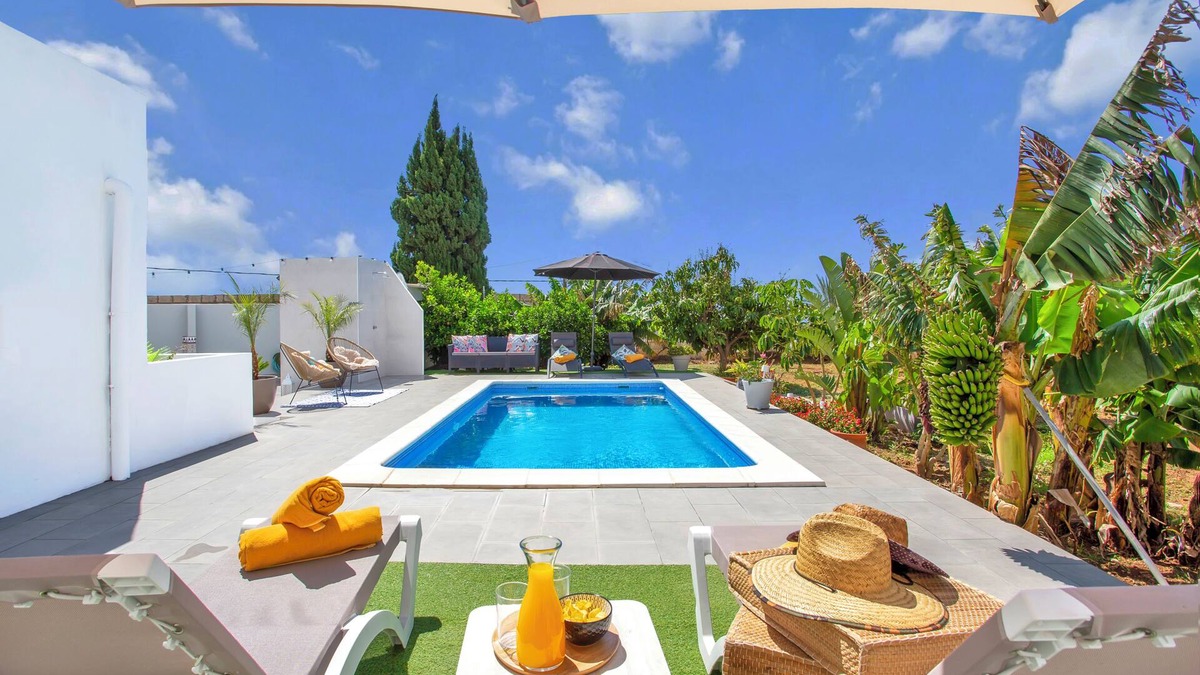 Arafo House | Heated private pool