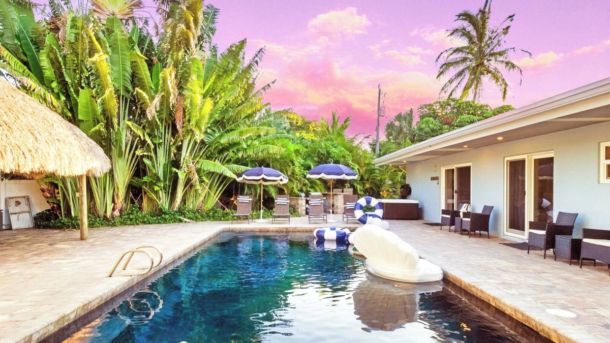 Indialantic By The Sea House | Heated Salt Pool, Steps to Beach, Hot Tub, Games