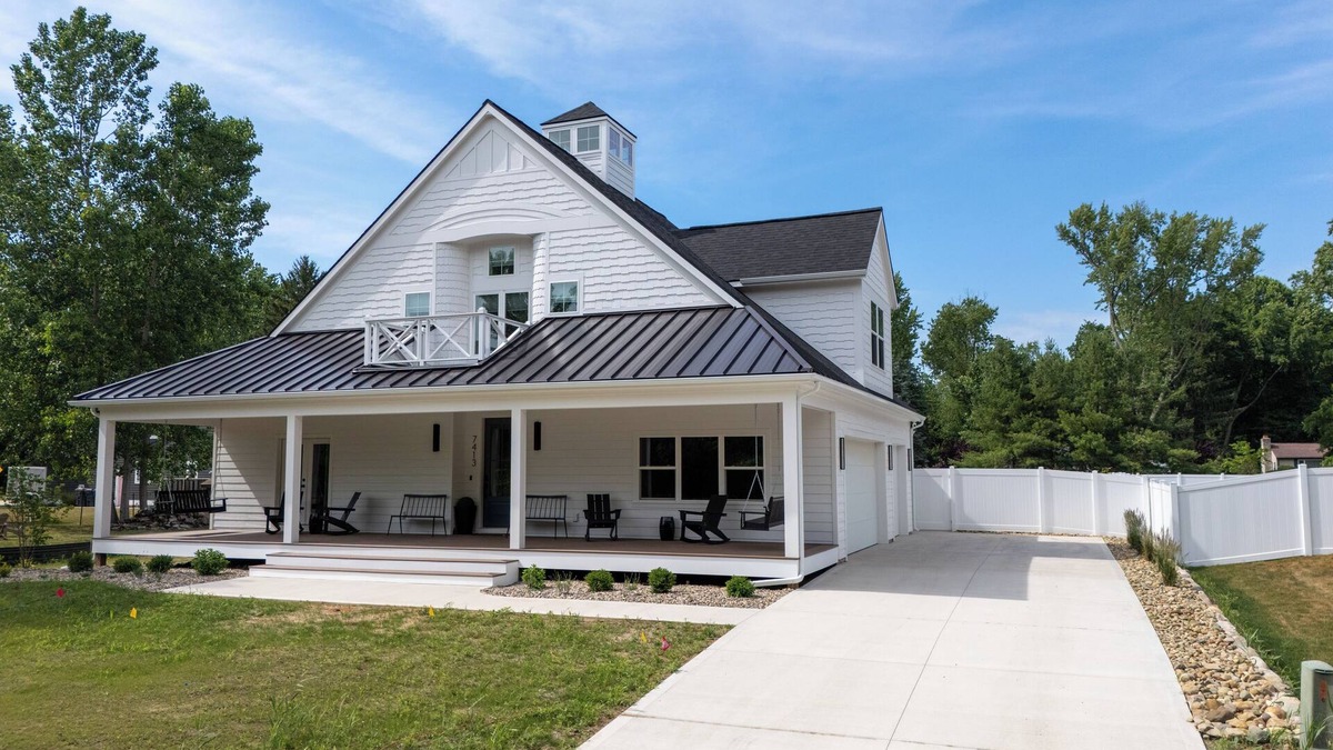 West Wing Estates House | Heated Salt Water Pool, Hot Tub, 6 Bed, 6Bath, Game Room, 1 Block to beach!