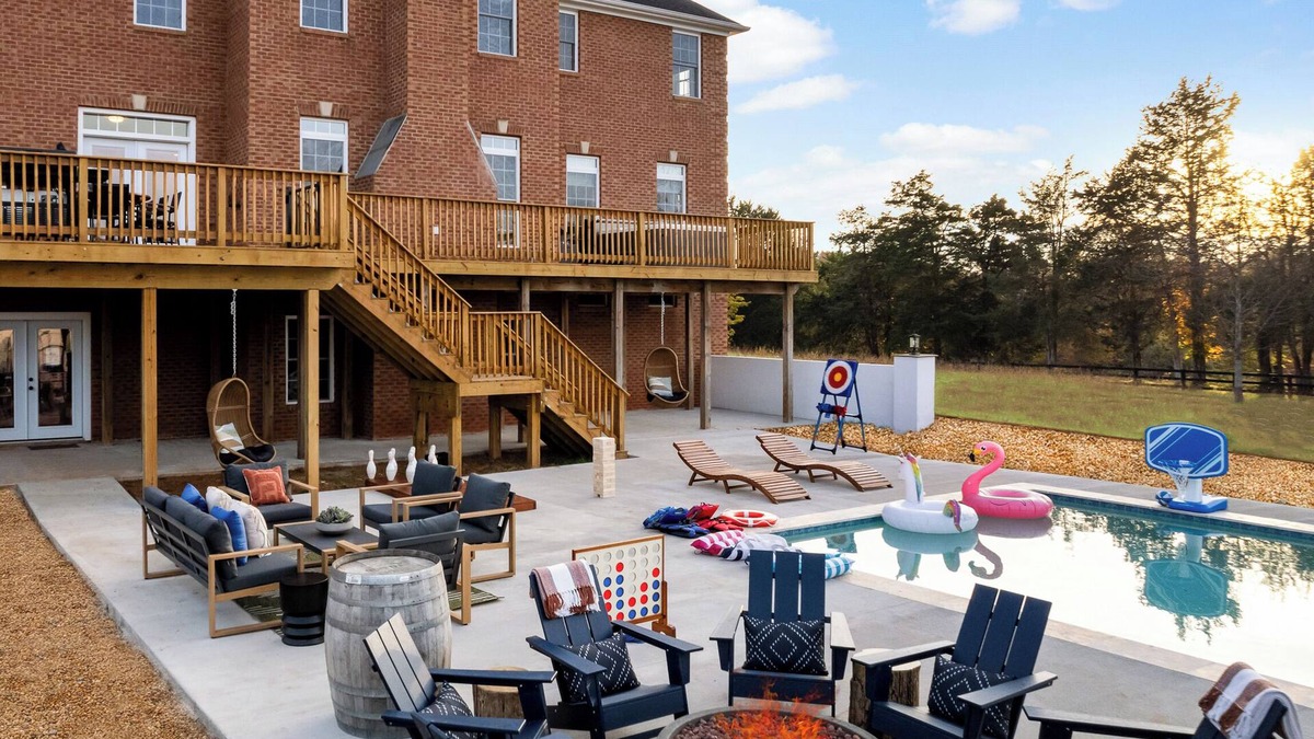 Culpeper House | Heated Saltwater Pool~Huge Arcade~Theater~100" TV~Hot Tub~King Beds