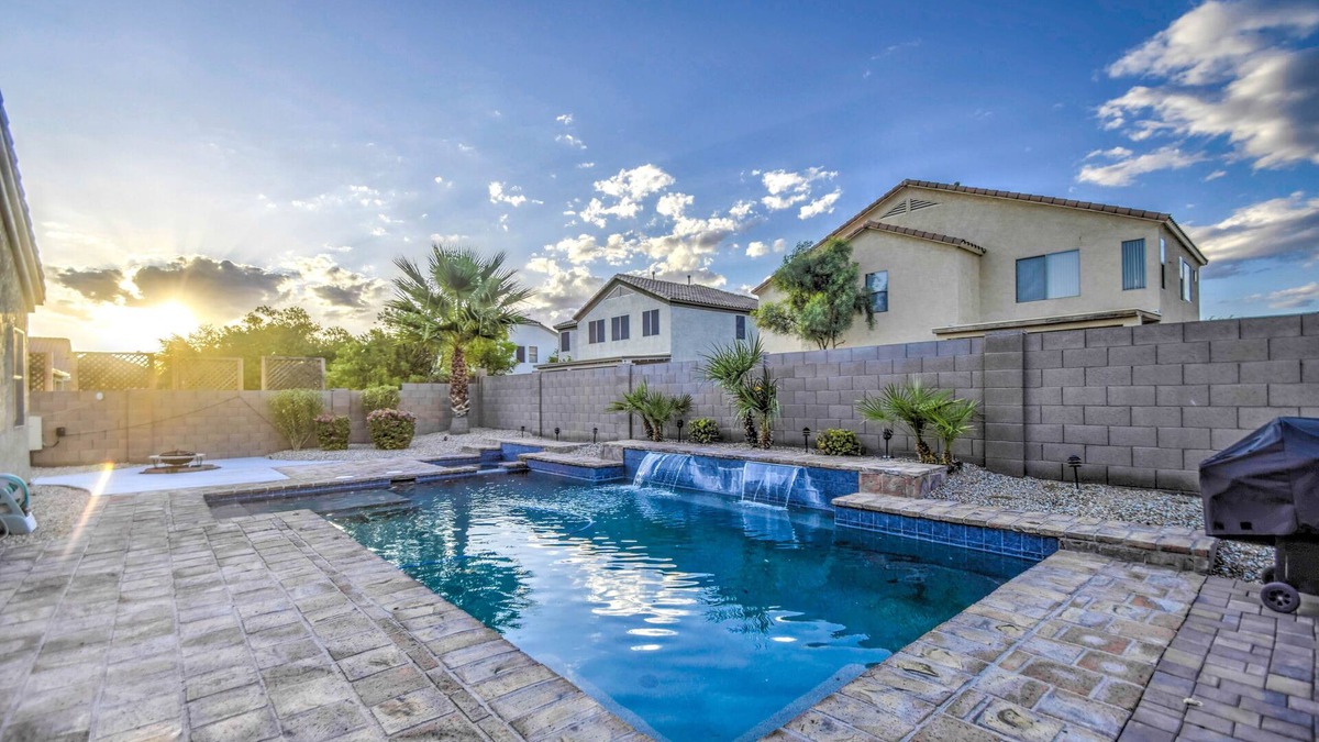 Bel Fleur House | HEATED SPA/POOL!, golf, casino, internet, work from home.