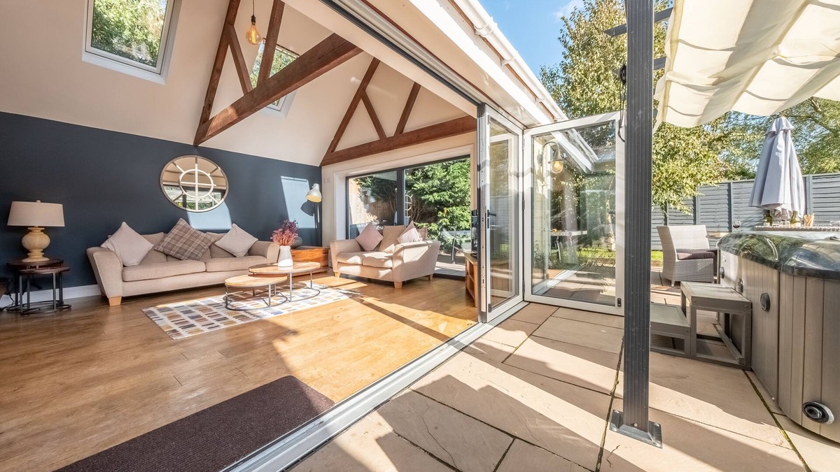 East Dereham Cottage | Heath Cottage dates back to 1650 and has been lovingly restored and extended.