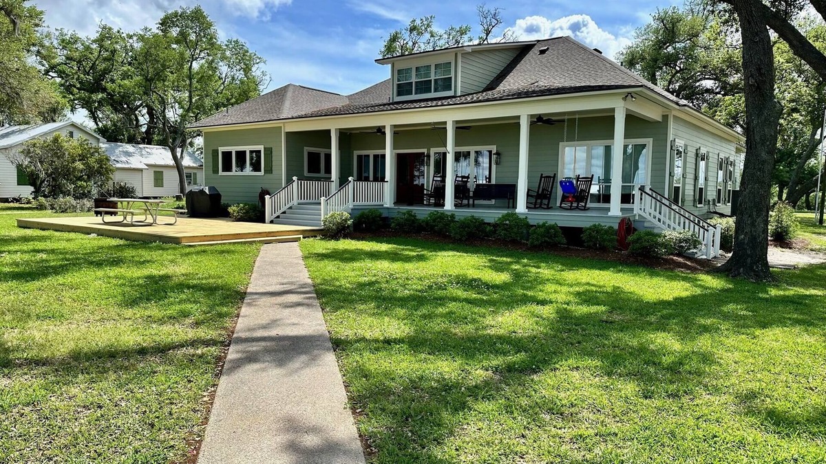 Sulphur House | Heaven at Moss Lake