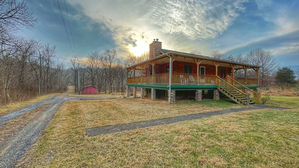Luray Cabin | Heaven Can Wait - with hot tub!