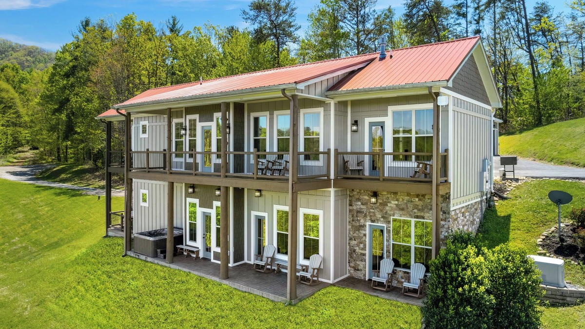 Sevierville Cabin | HEAVEN'S WINDOW! VIEWS and SLEEPS 20!