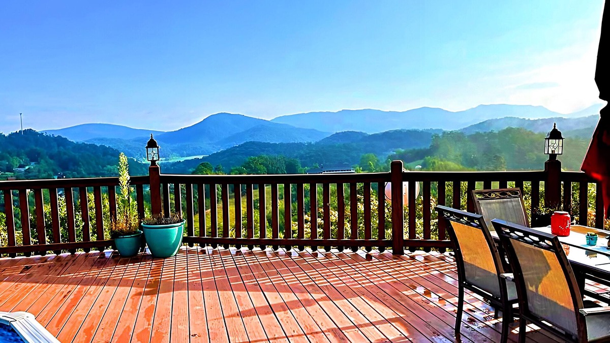 Sevierville Cabin | Heaven’s Kiss ~ Large Heated Pool ~ Theater ~ Game Room ~ Fire Pit ~ Private