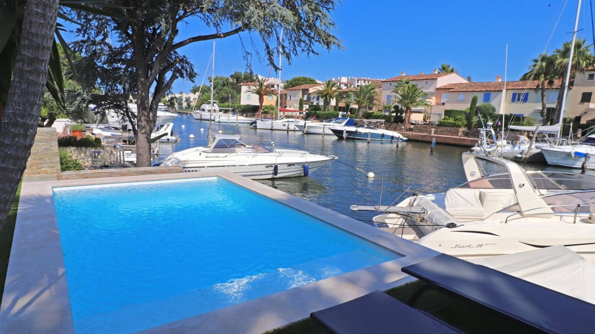 Port Grimaud House | HEAVENY 5* LUXURY Villa, HEATED ALL YEAR ROUND POOL, AMARRAGE & GARDEN