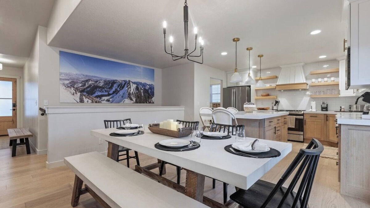 Heber House | Heber Getaway | Hot Tub | Pet-Friendly | Game Room