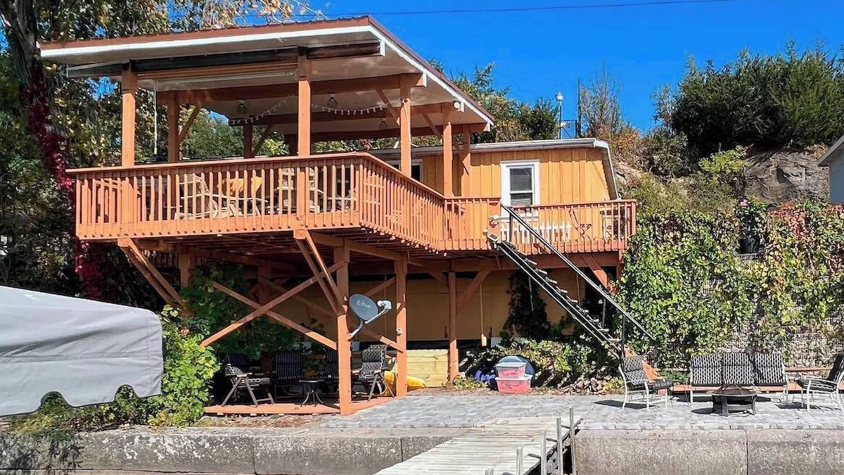 Town of Ledyard Apartment | Heck-Of-A-Deck Lakehouse with Sunsets, and Kayaks, too!
