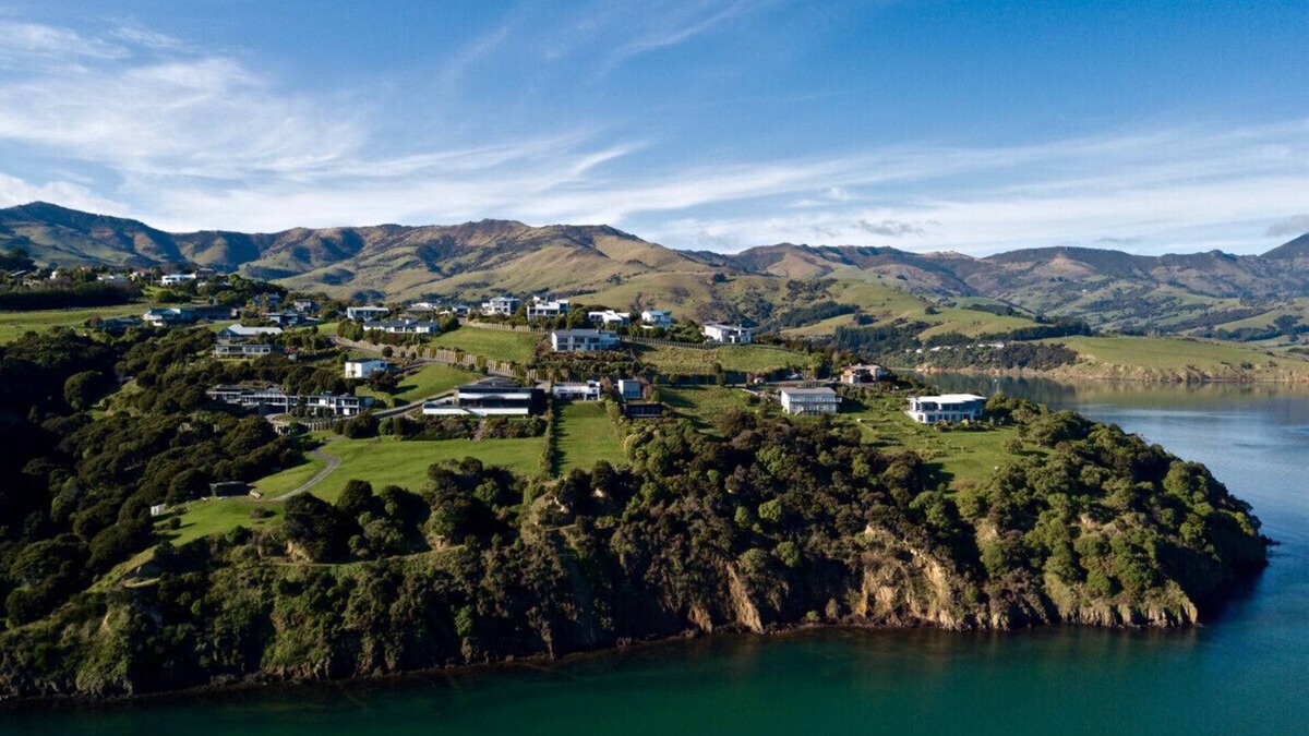 Robinsons Bay Cottage | Hector's Tiny House - Akaroa Holiday Home