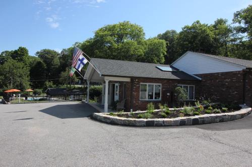 Brewster Hotel | Heidi's Inn