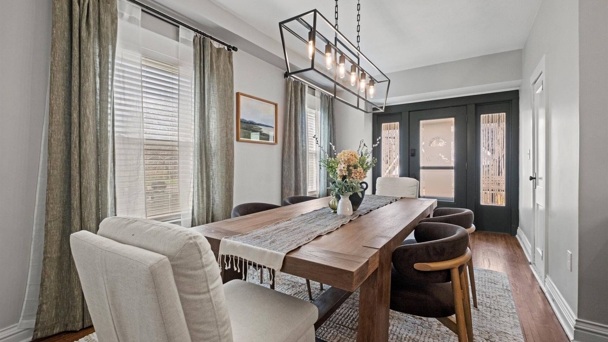 South Hyde Park House | Heights At Hyde Park Walk to Nelson + Streetcar + Parking!