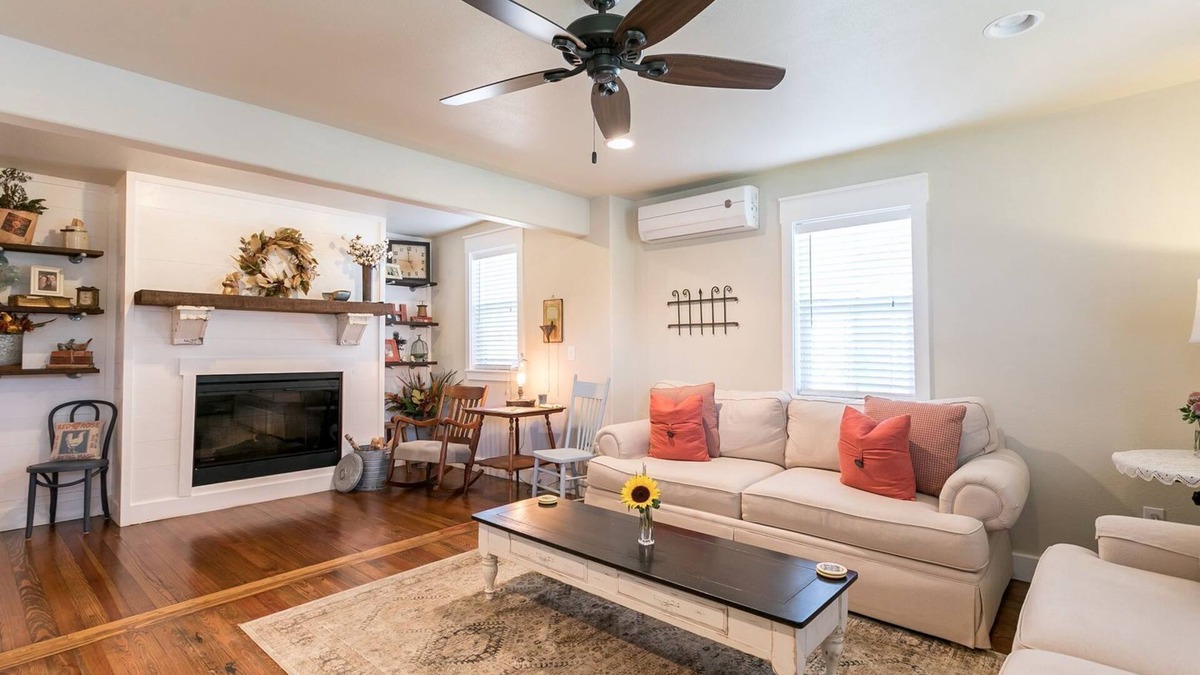 Fredericksburg House | Heiser Haus I Terrific for 2 Couples | 3.5 Blocks to Main St.