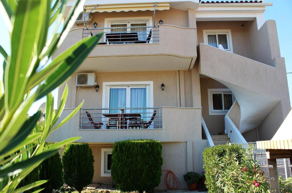 Charakas Apartment | Helen's Sounio Apartments