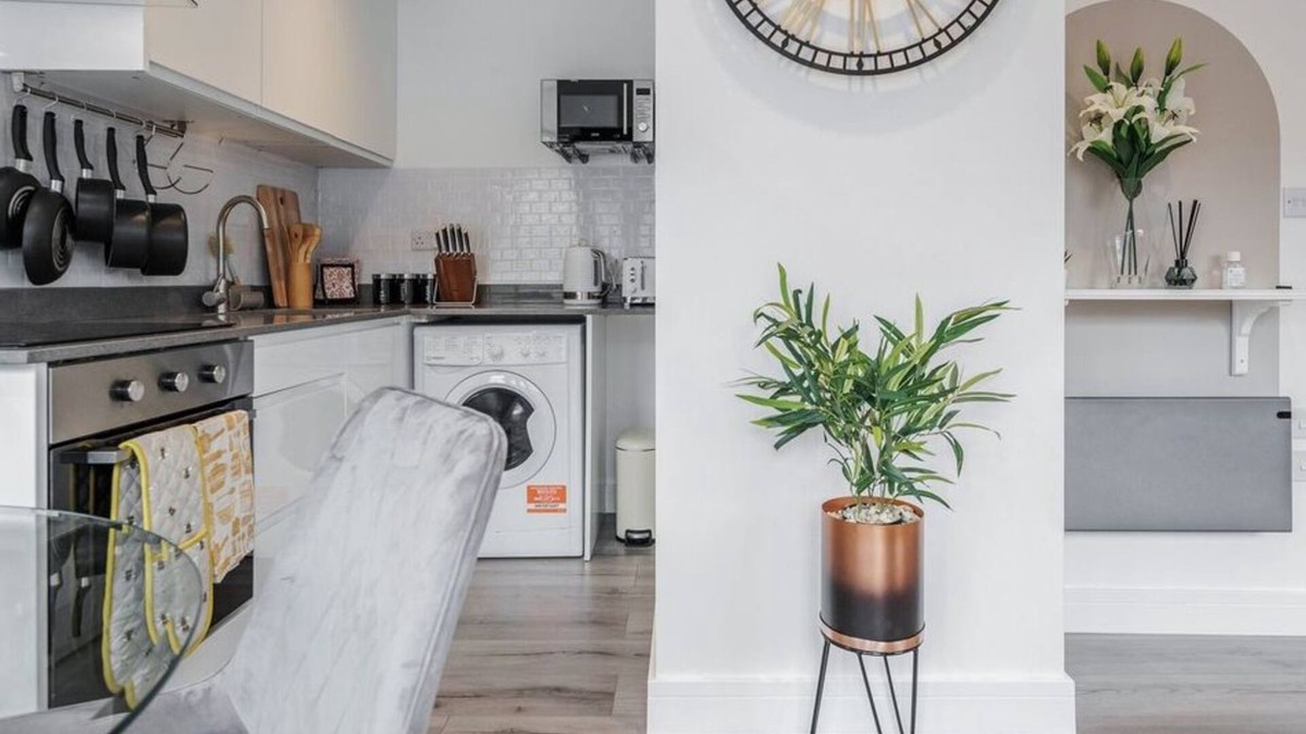Wolverton Apartment | Heliodoor Apartments Milton Keynes 2-BR Flat