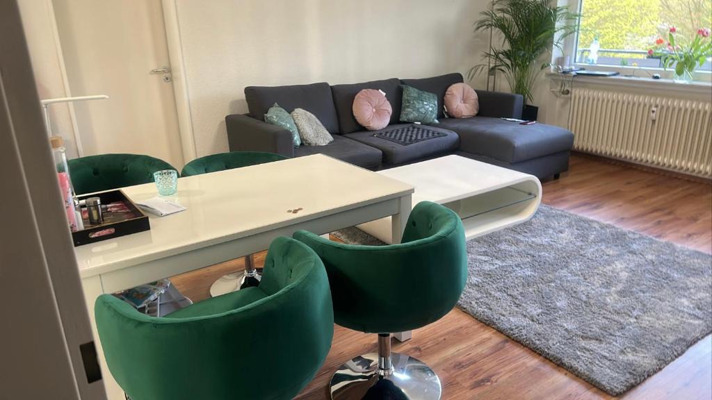 Bielefeld Apartment | Helle mit Balkon 5 Minuten zum Pool 60q central ,otopark ,Netflix